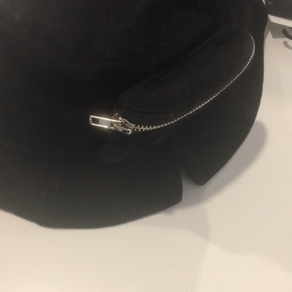 STEVE MADDEN Women’s Black Canvas Bucket Hat - Picture 6 of 6